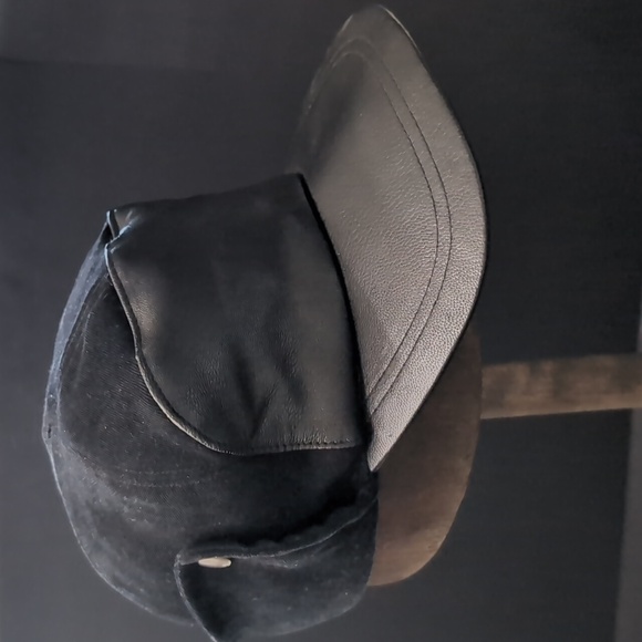 Danier Leather Mens Black Fleece Lined Winter Cap,Trapper Hat. - Picture 3 of 12